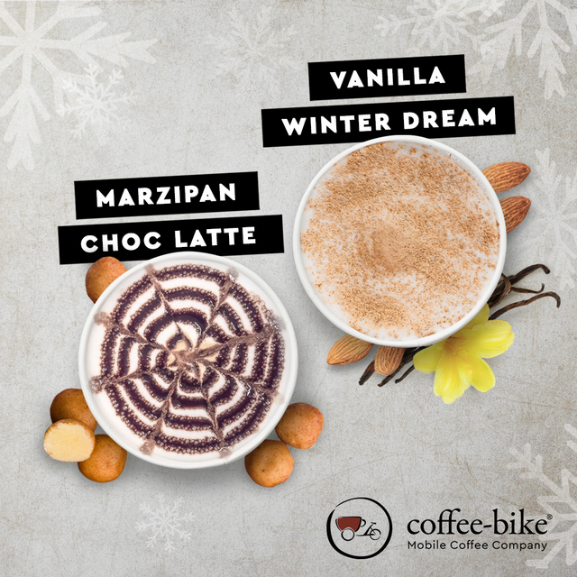 Winter Specials Marzipan Choc Latte und Vanilla Winter Dream  auf Steinhintergrund mit Coffee-Bike Logo rechts unten