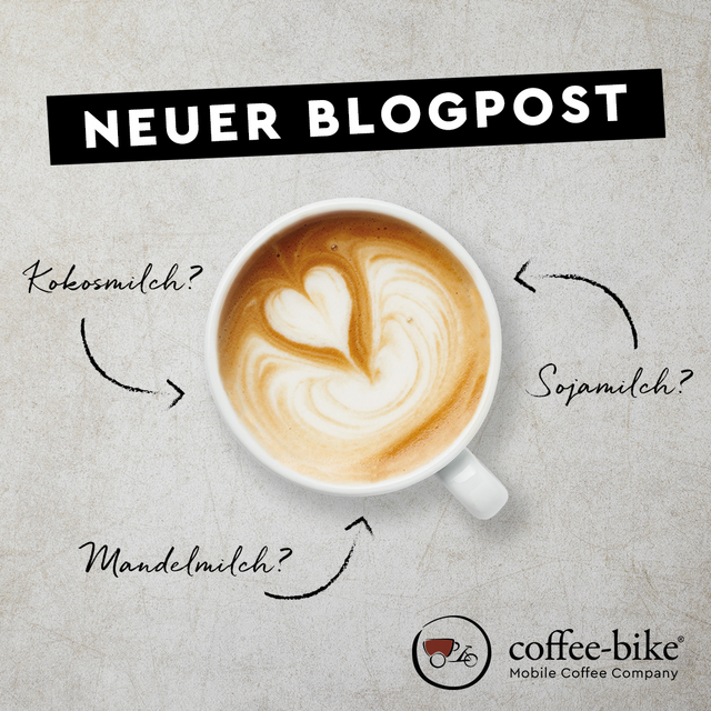Cappuccino mit Latte Art auf Steinhintergrund, schwarzer Balken mit weißer Schrift, kleinere schwarze Schriften daneben