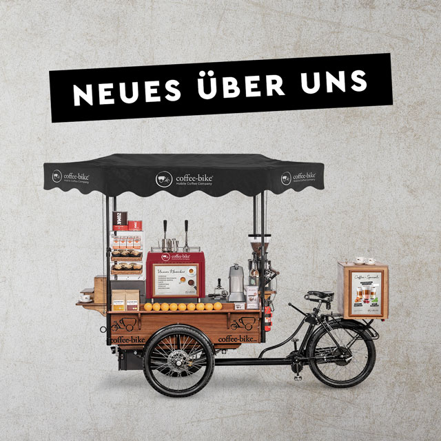 Aufgebautes Coffee-Bike auf grauer Steintextur aus der Frontalansicht